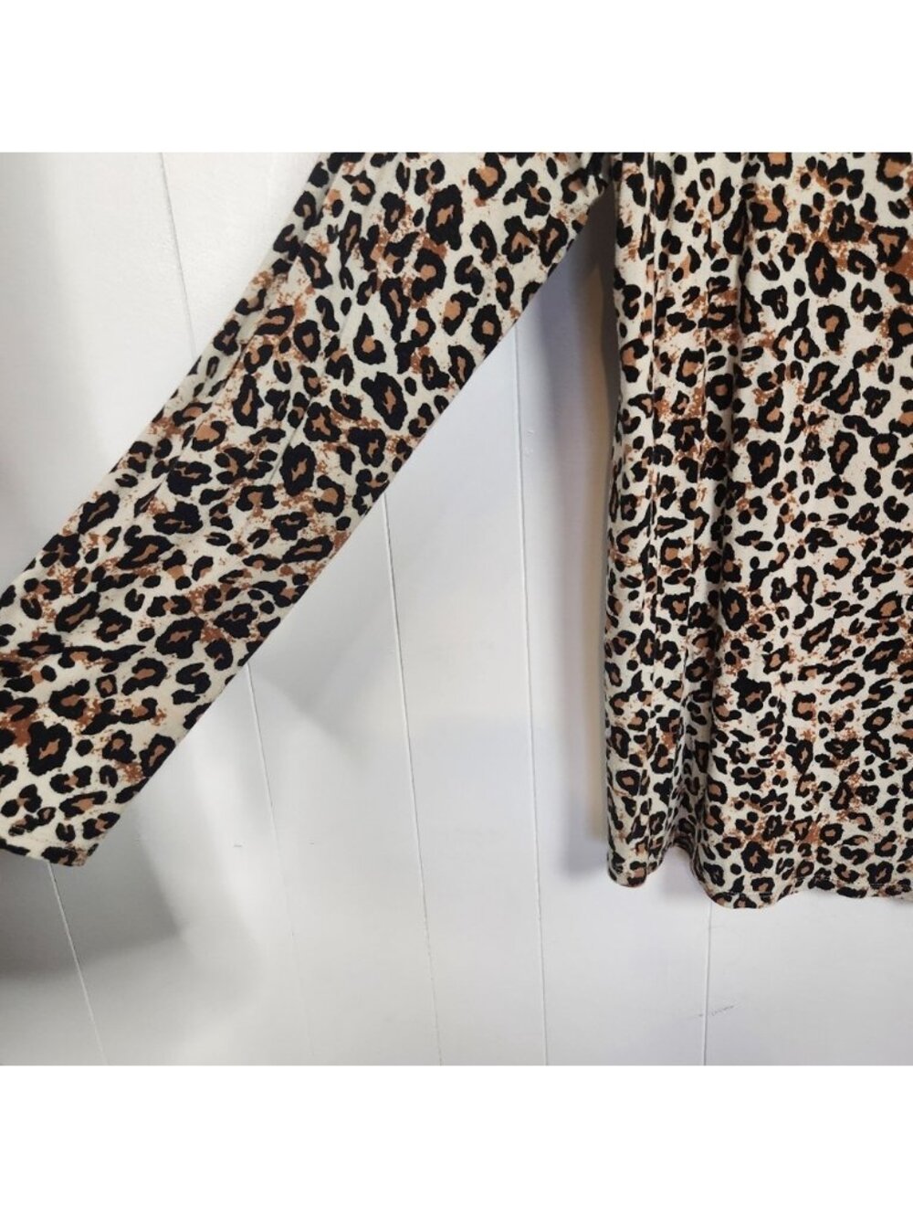 Maurices 24/7 Leopard Animal Print Long Sleeve Tee Stretch T-Shirt Size XL - Picture 5 of 8